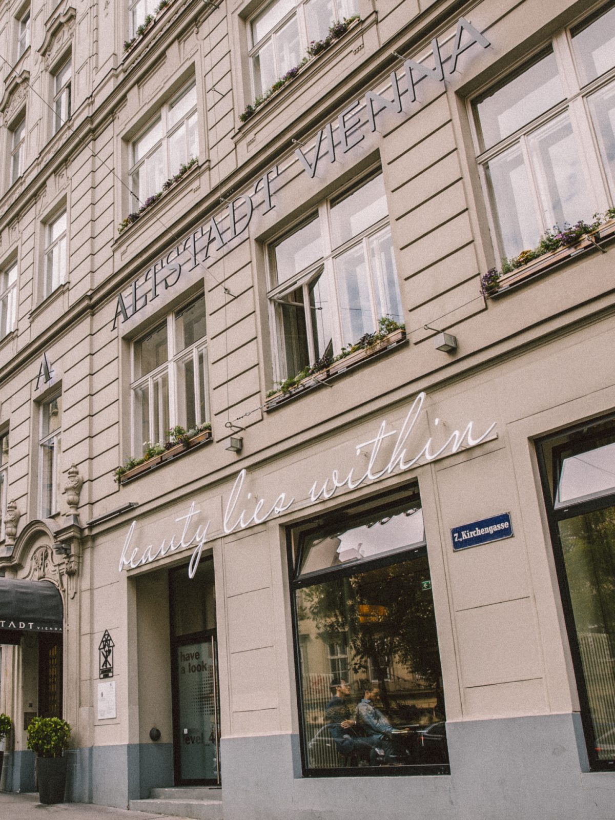 Altstadt-Vienna-Travel-Blog-Stuttgart-MÑnner-Menswear-Wien-Boutique-Hotels-18-1200x1600